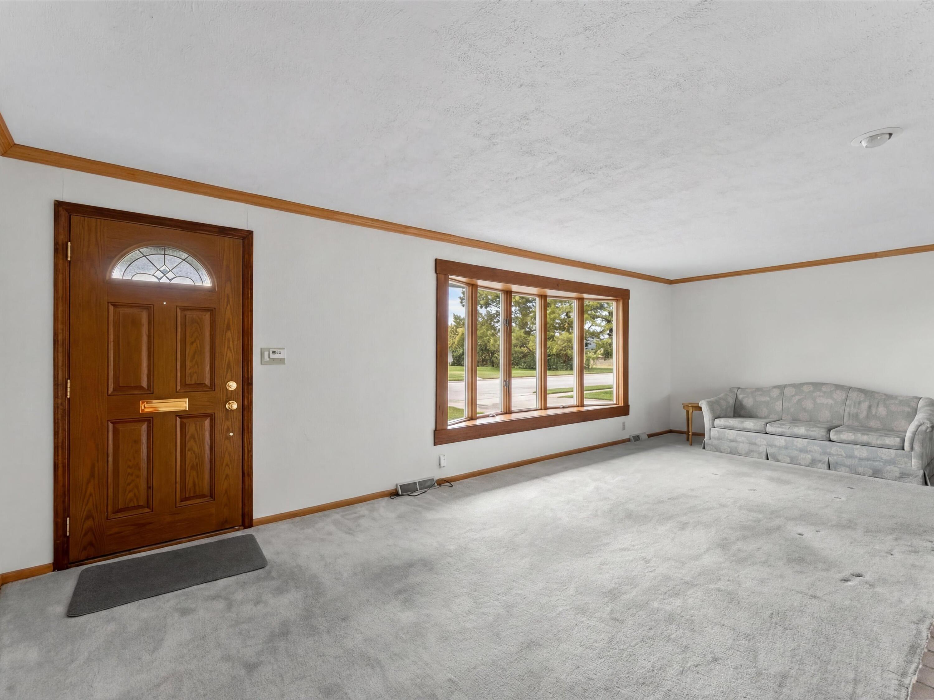 3917 County Highway Manitowoc, WI 54220 - Photo 11 of 39 Living Room