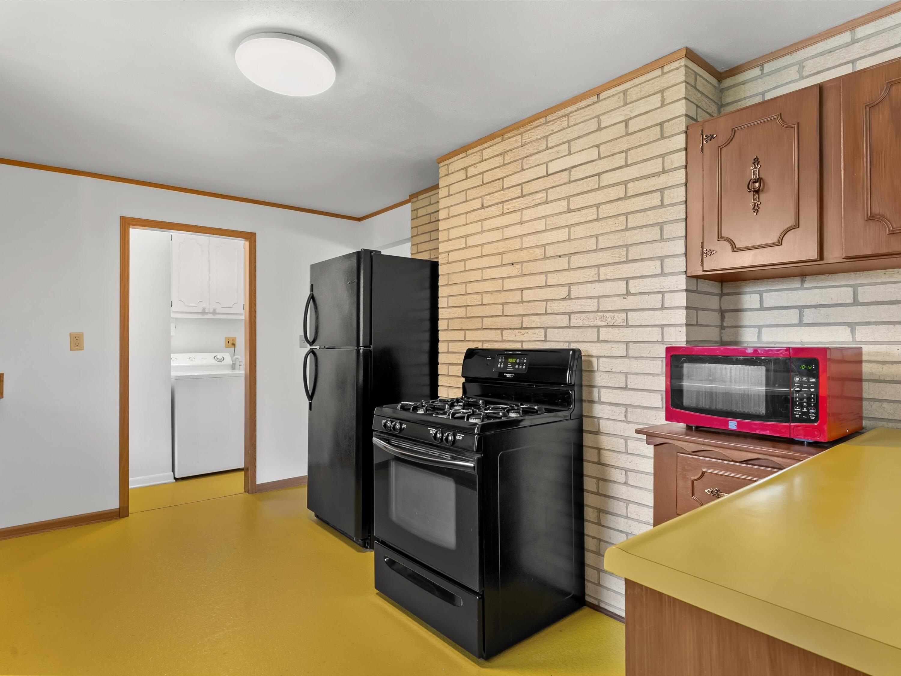 3917 County Highway Manitowoc, WI 54220 - Photo 14 of 39 Kitchen