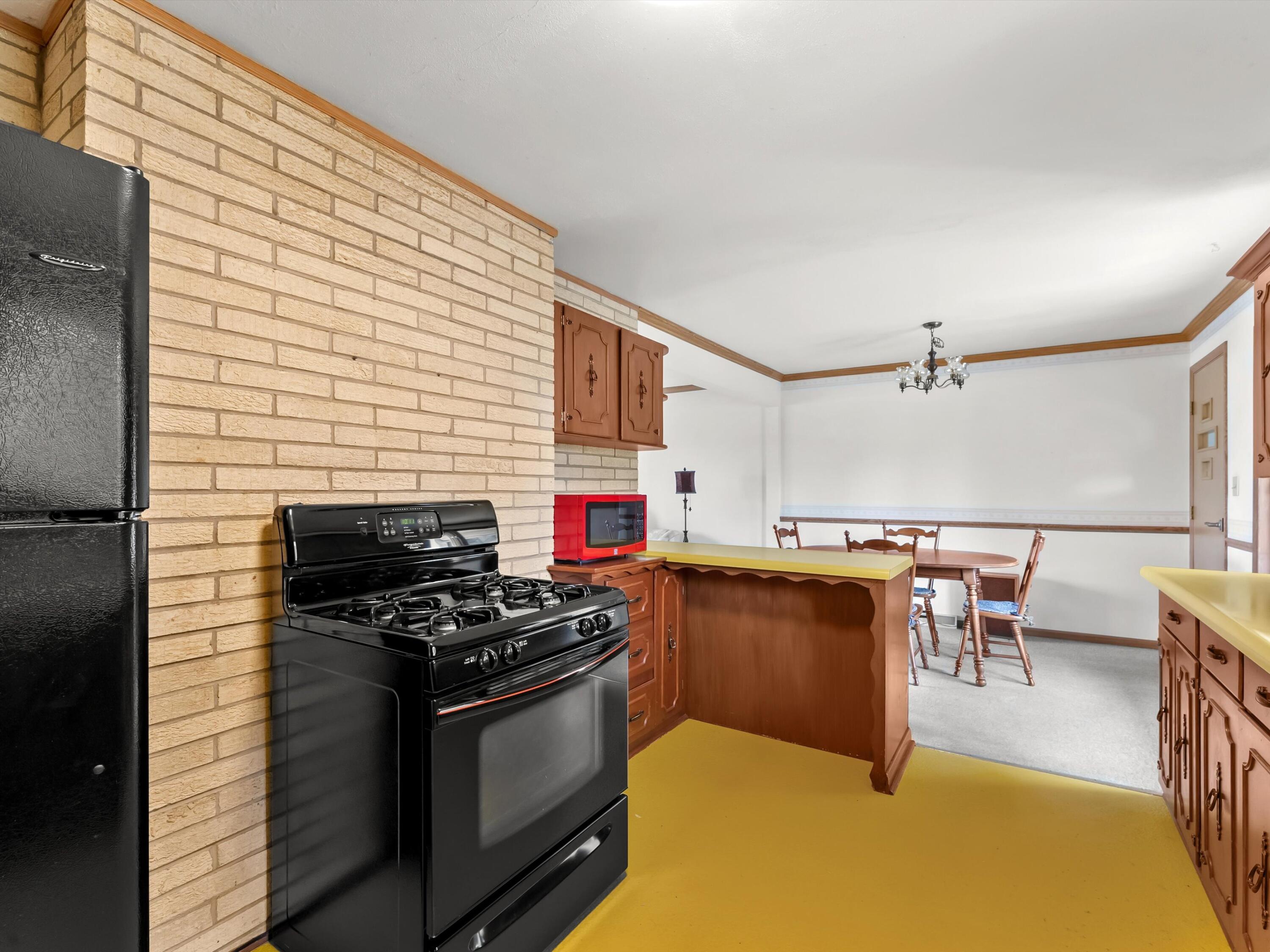 3917 County Highway Manitowoc, WI 54220 - Photo 15 of 39 Kitchen