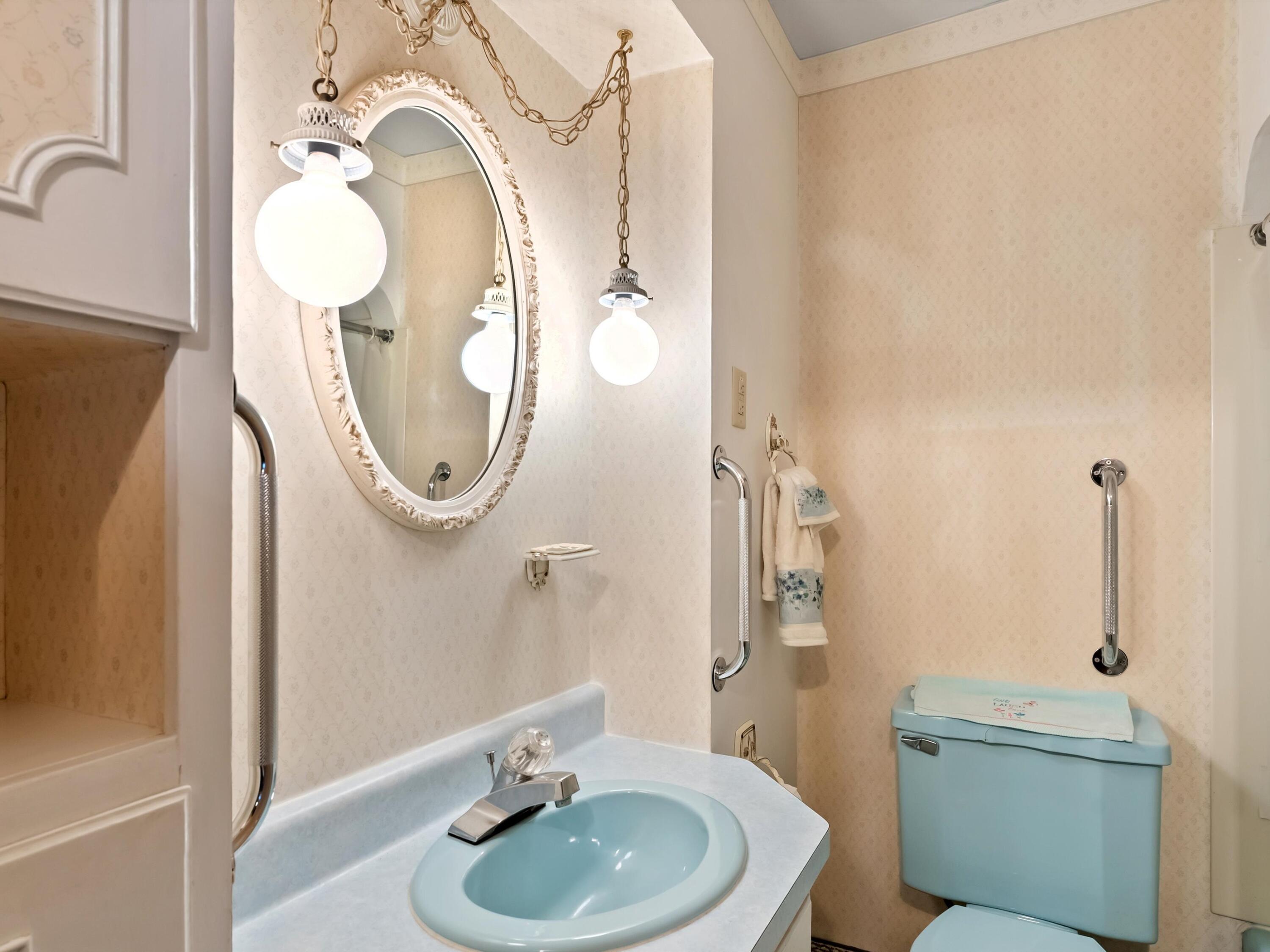 3917 County Highway Manitowoc, WI 54220 - Photo 19 of 39 Full bath