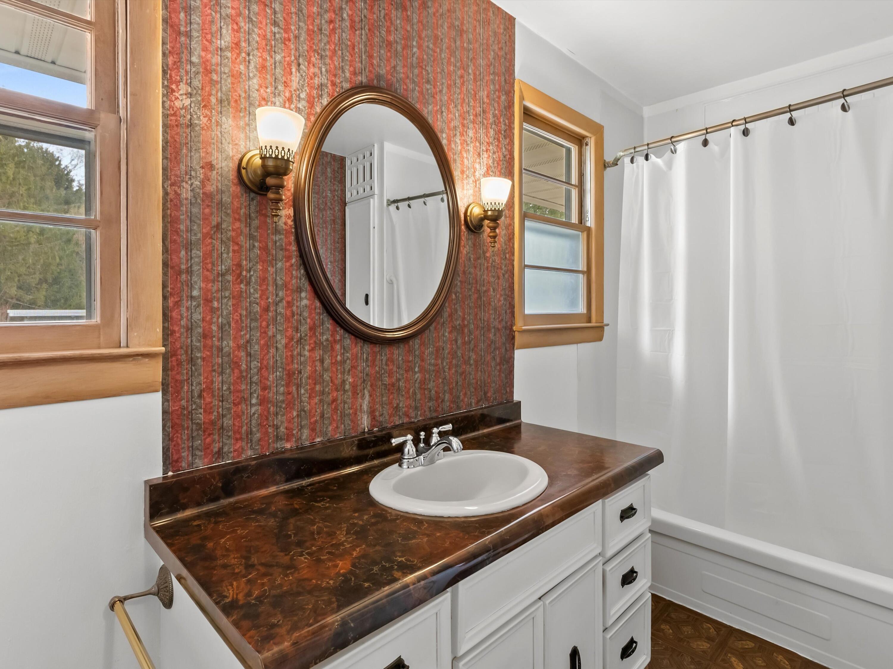 3917 County Highway Manitowoc, WI 54220 - Photo 20 of 39 2nd Full bath