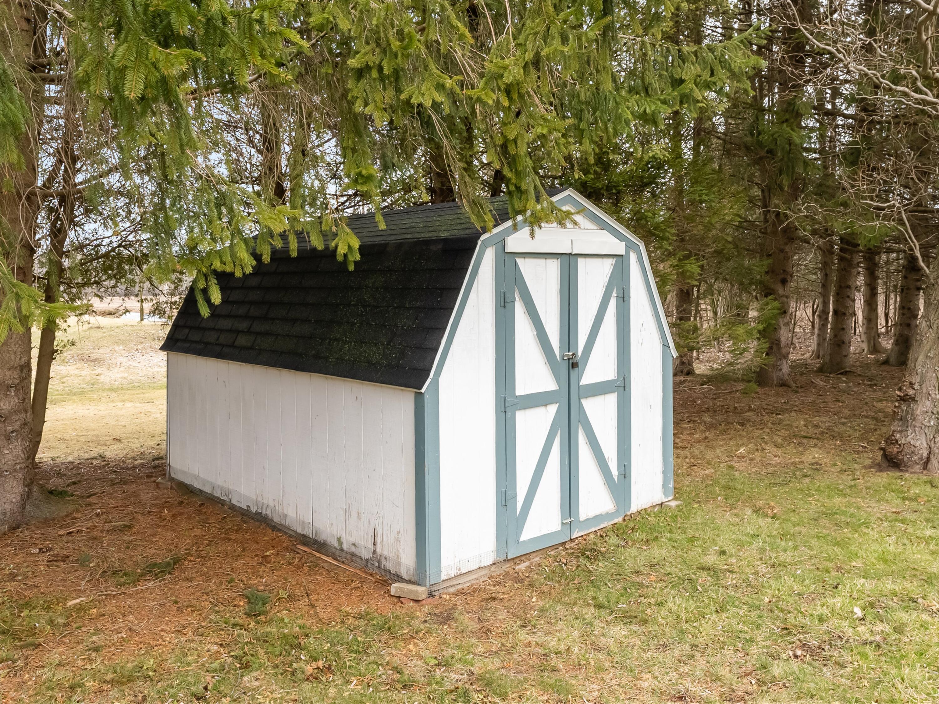 3917 County Highway Manitowoc, WI 54220 - Photo 23 of 39 2nd garden shed