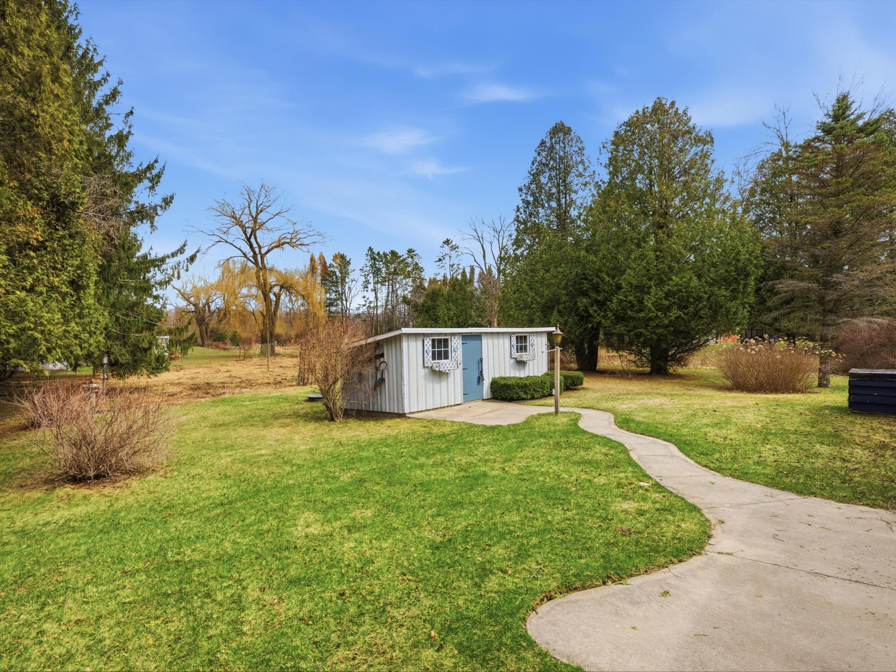 3917 County Highway Manitowoc, WI 54220 - Photo 24 of 39 Garden shed