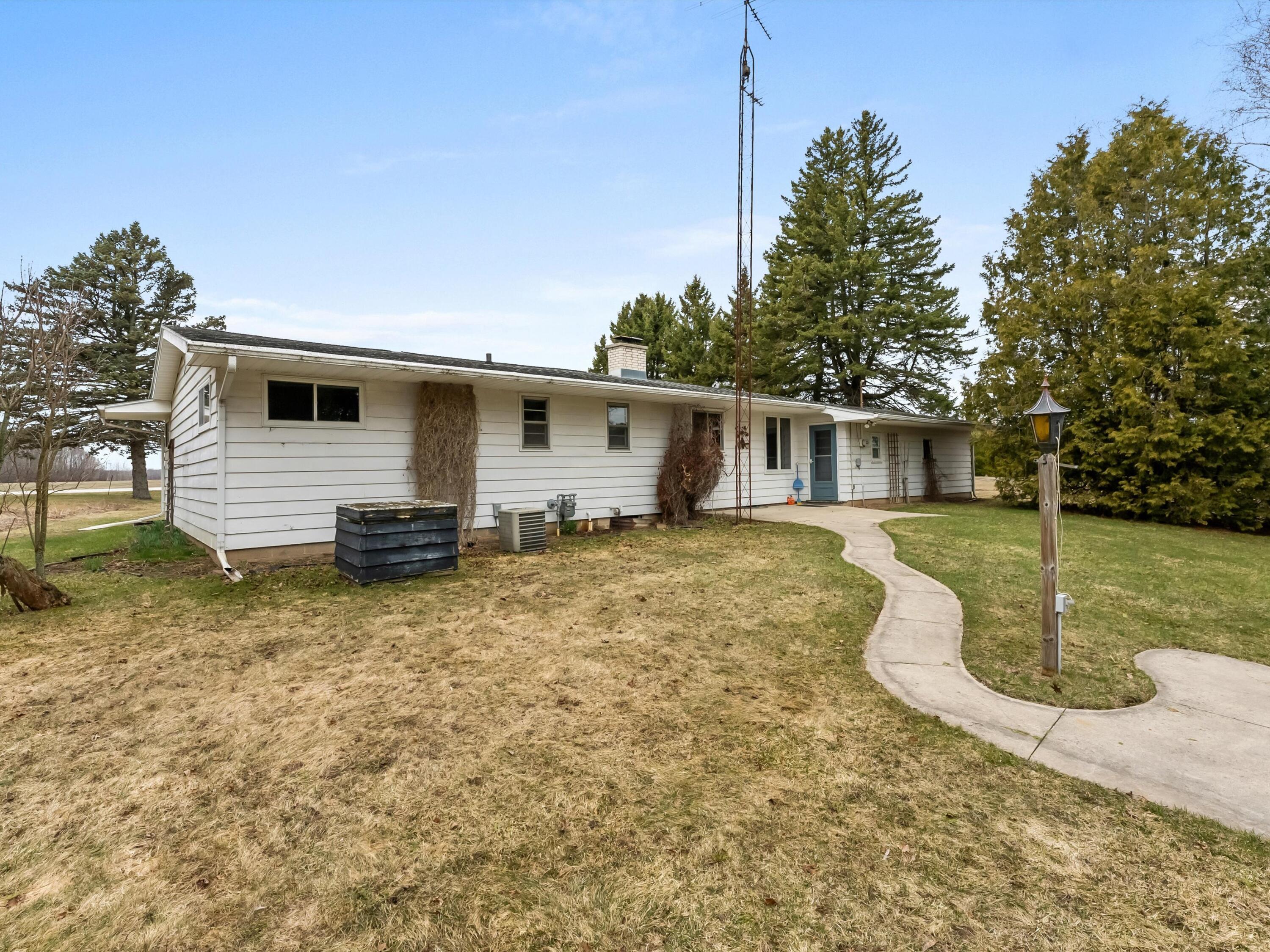 3917 County Highway Manitowoc, WI 54220 - Photo 3 of 39 Back