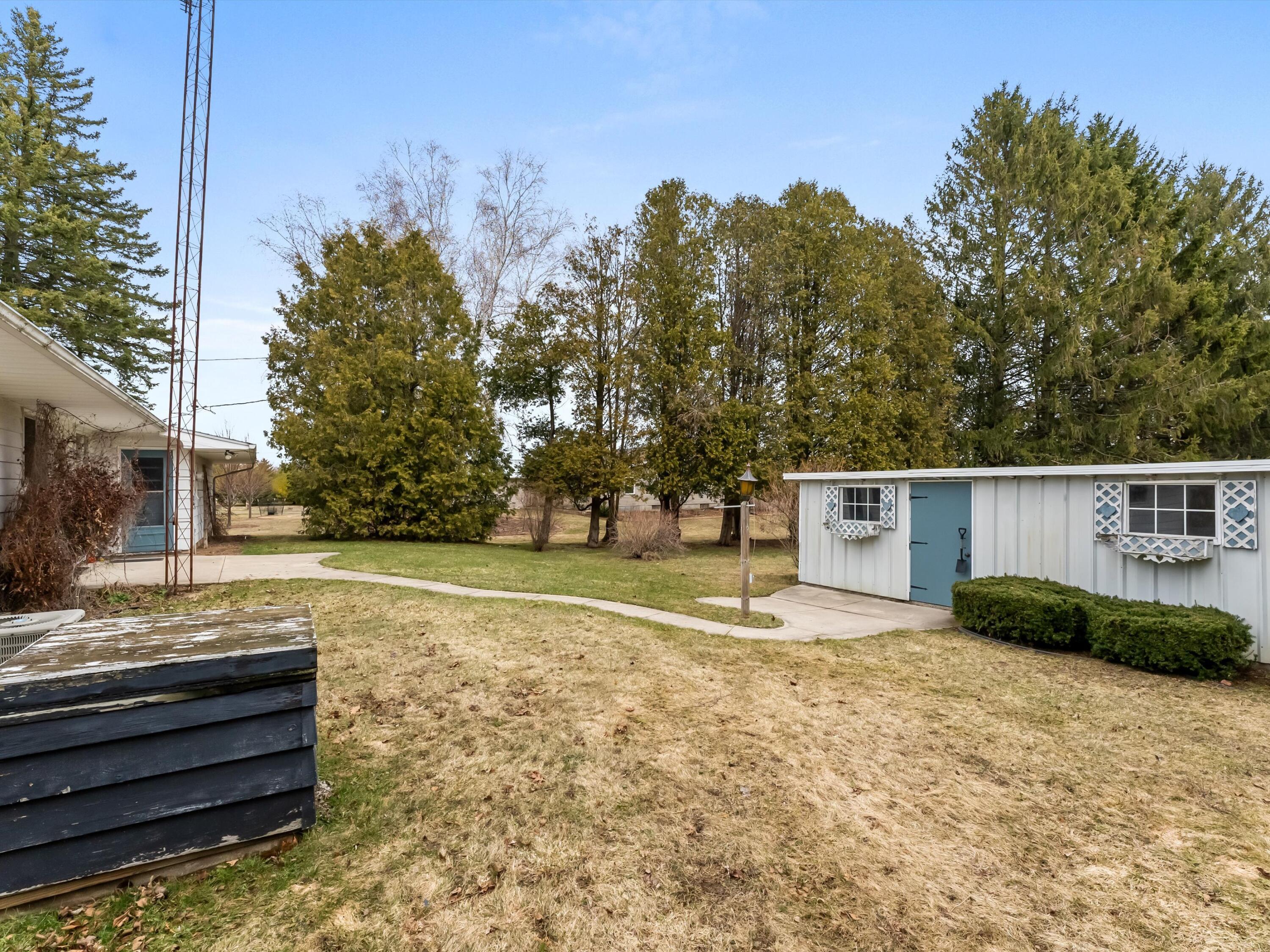 3917 County Highway Manitowoc, WI 54220 - Photo 4 of 39 Garden Shed #1