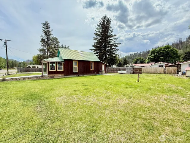 a view of a house with a big yard