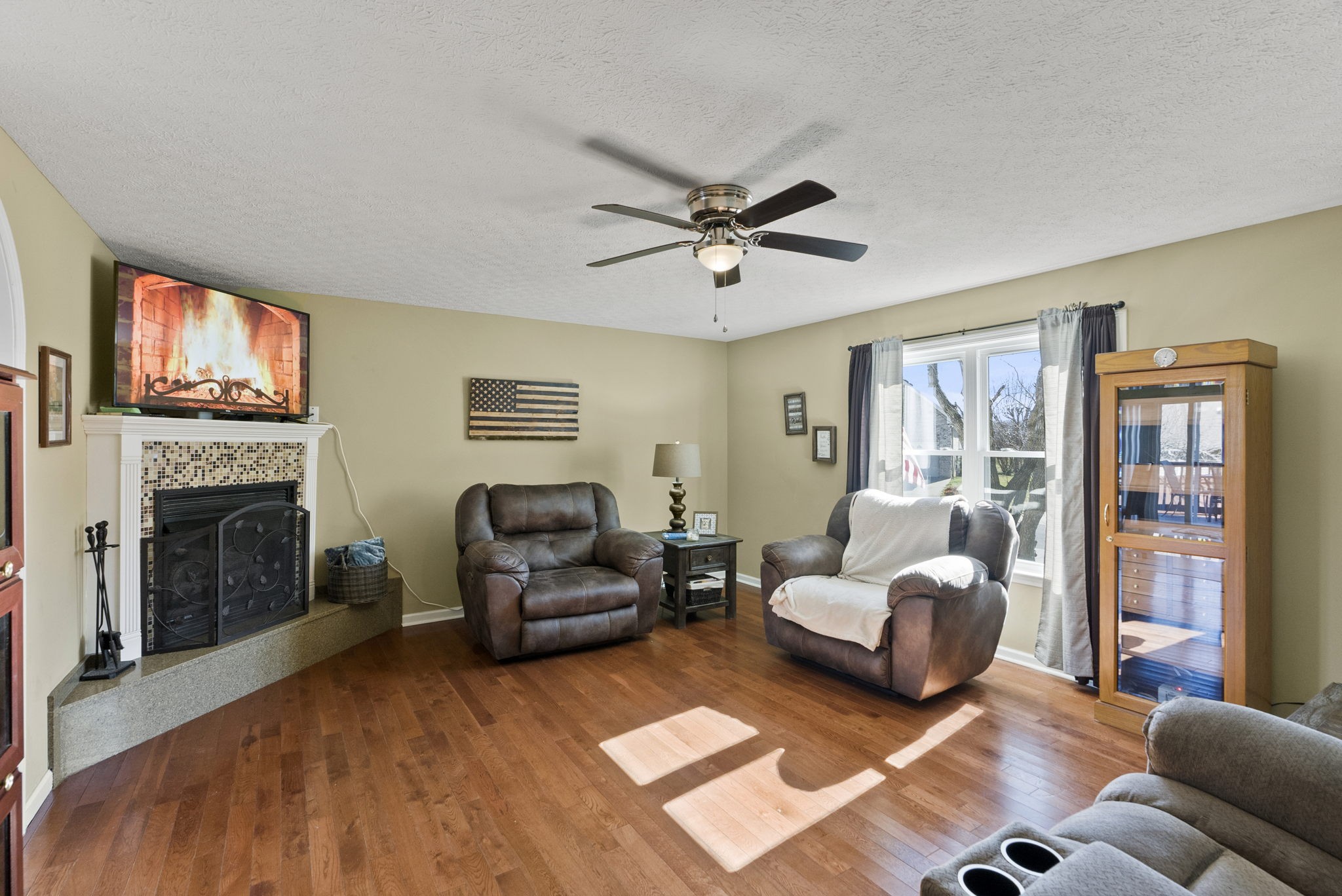 181 Foxrun Springfield, TN 37172 - Photo 8 of 35 a living room with furniture flat screen tv and a fireplace