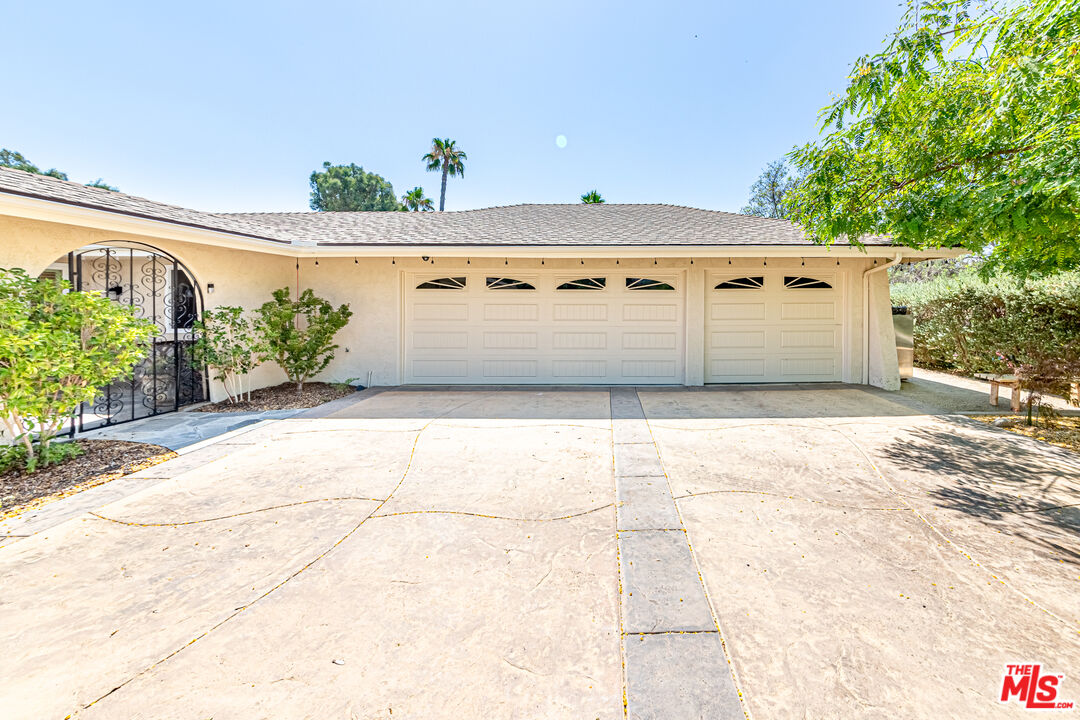 1195 Vía Pintada Riverside, CA 92507 - Photo 43 of 51 a view of a backyard of the house