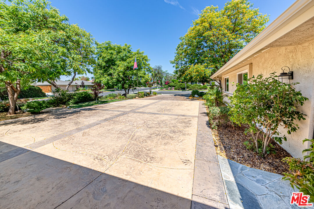 1195 Vía Pintada Riverside, CA 92507 - Photo 44 of 51 a view of a backyard of the house
