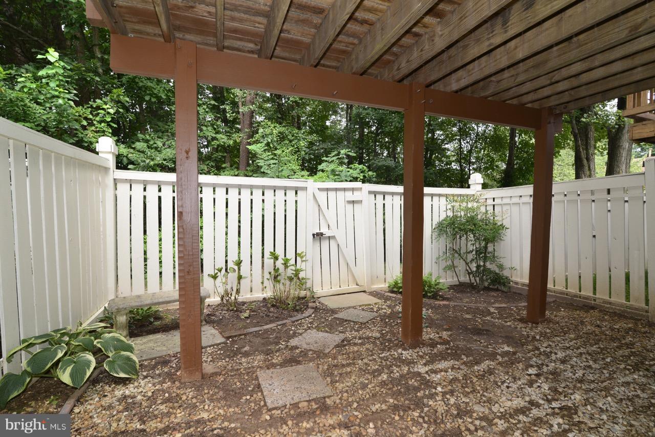 1478 Autumn Ridge Circle Reston, VA 20194 - Photo 23 of 28 Fence Backyard