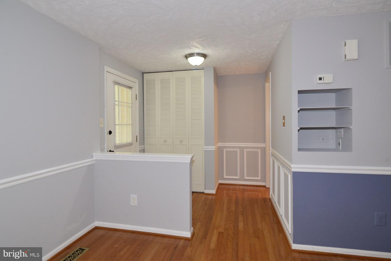1478 Autumn Ridge Circle Reston, VA 20194 - Photo 5 of 28 Foyer