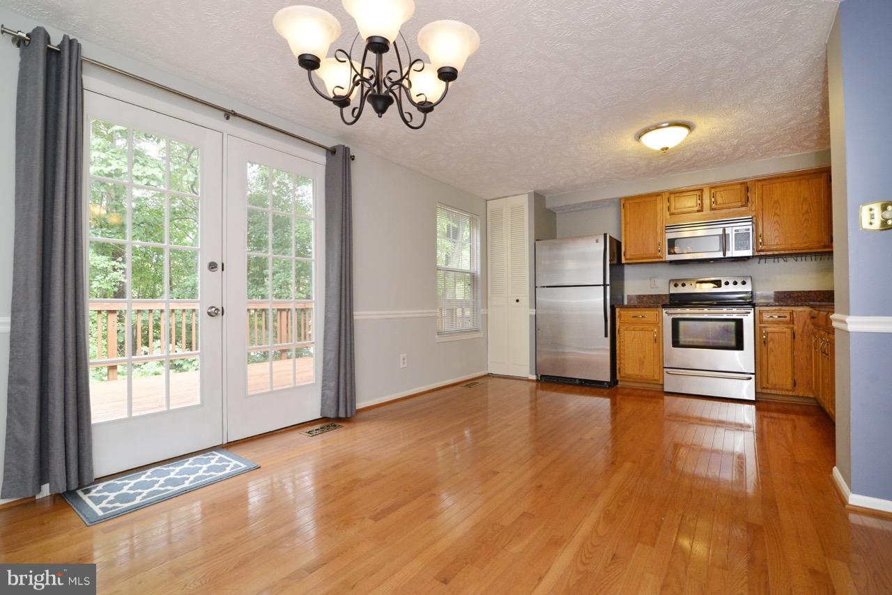 1478 Autumn Ridge Circle Reston, VA 20194 - Photo 6 of 28 Large Country Kitchen