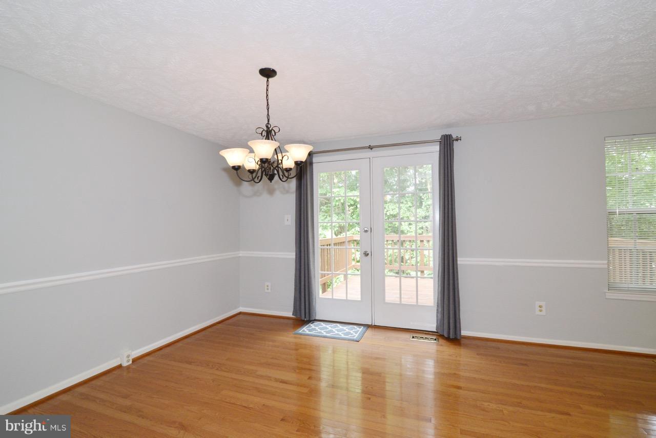 1478 Autumn Ridge Circle Reston, VA 20194 - Photo 8 of 28 Kitchen has a Huge Area for Dining