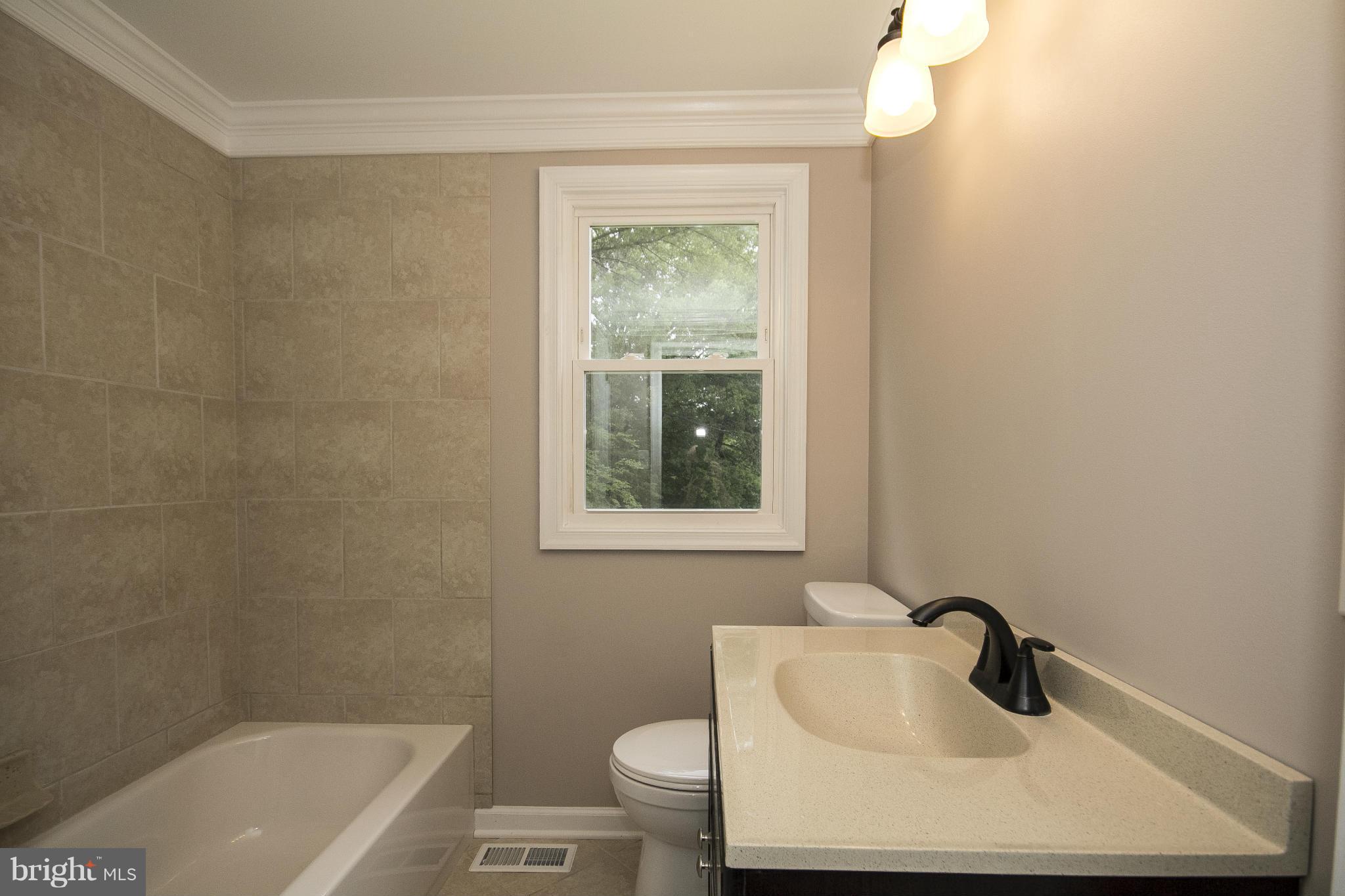 8719 Avondale Road Baltimore, MD 21234 - Photo 20 of 30 Bath