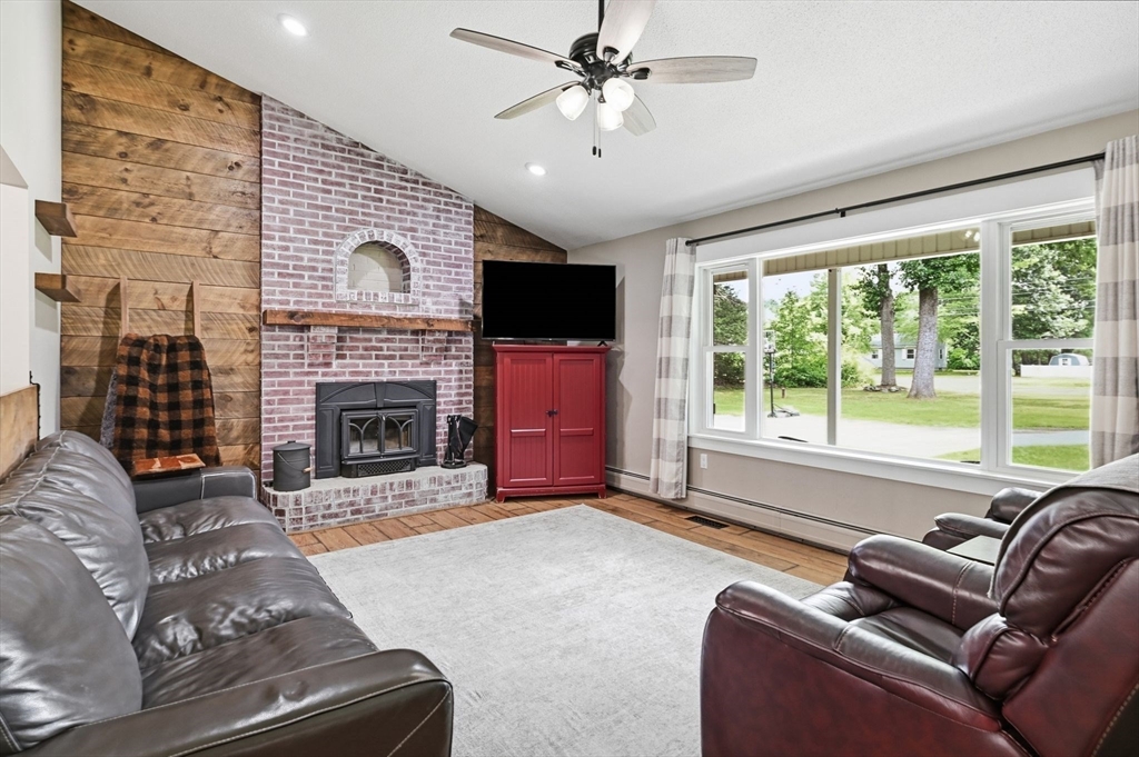178 County Road Southampton, MA 01073 - Photo 4 of 27 Gallery Image 4