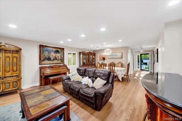 $428,999 | 10 Ironwood Drive, Highland Mills, NY 10930