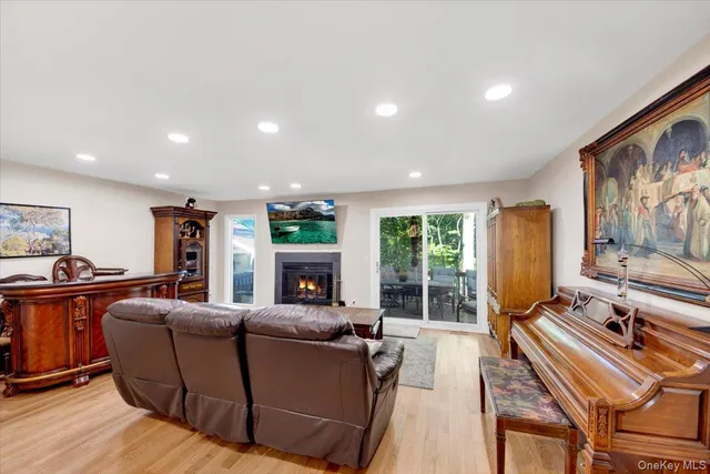 $428,999 | 10 Ironwood Drive, Highland Mills, NY 10930