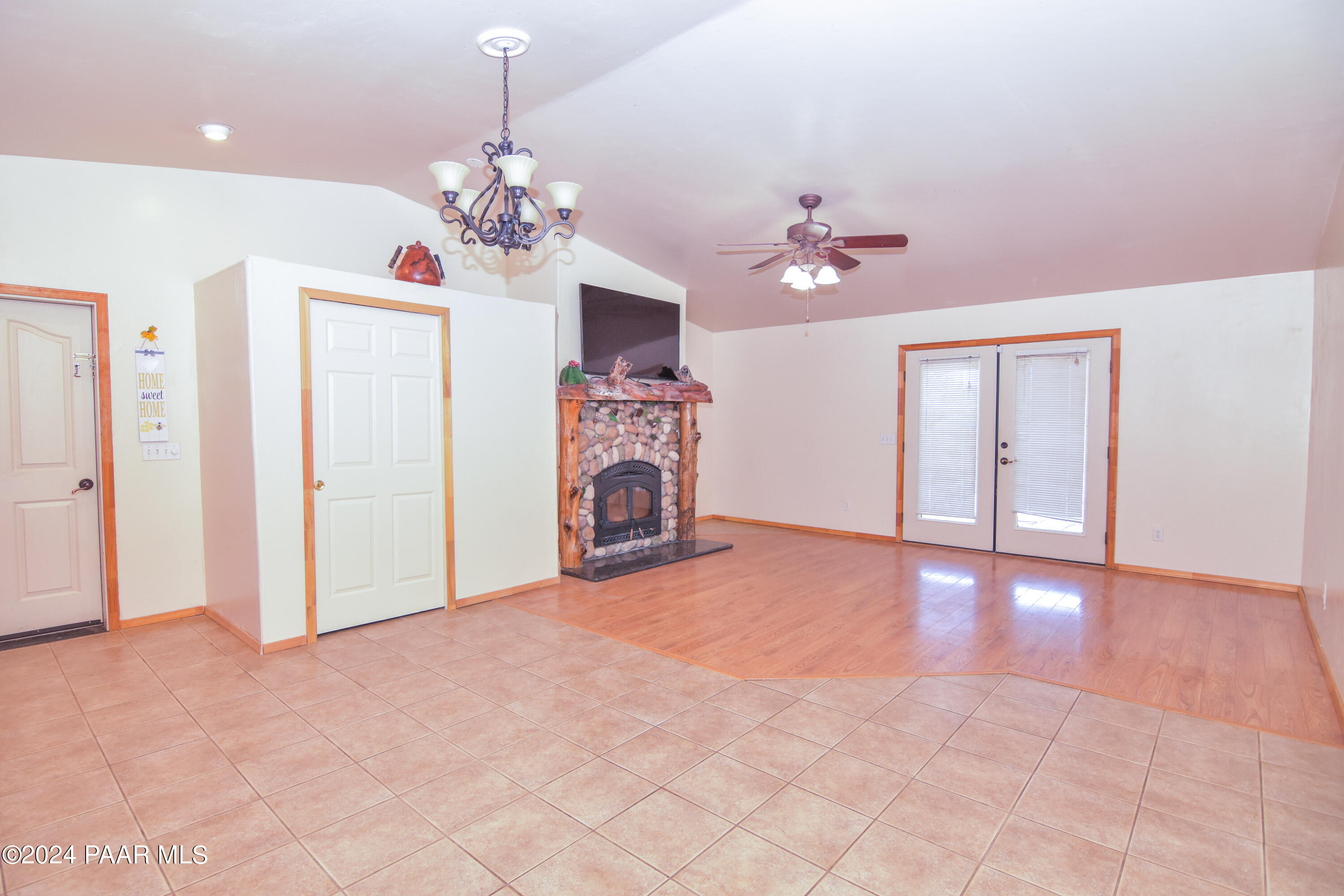 6950 Musgrove Road Skull Valley, AZ 86338 - Photo 3 of 38 Living Room