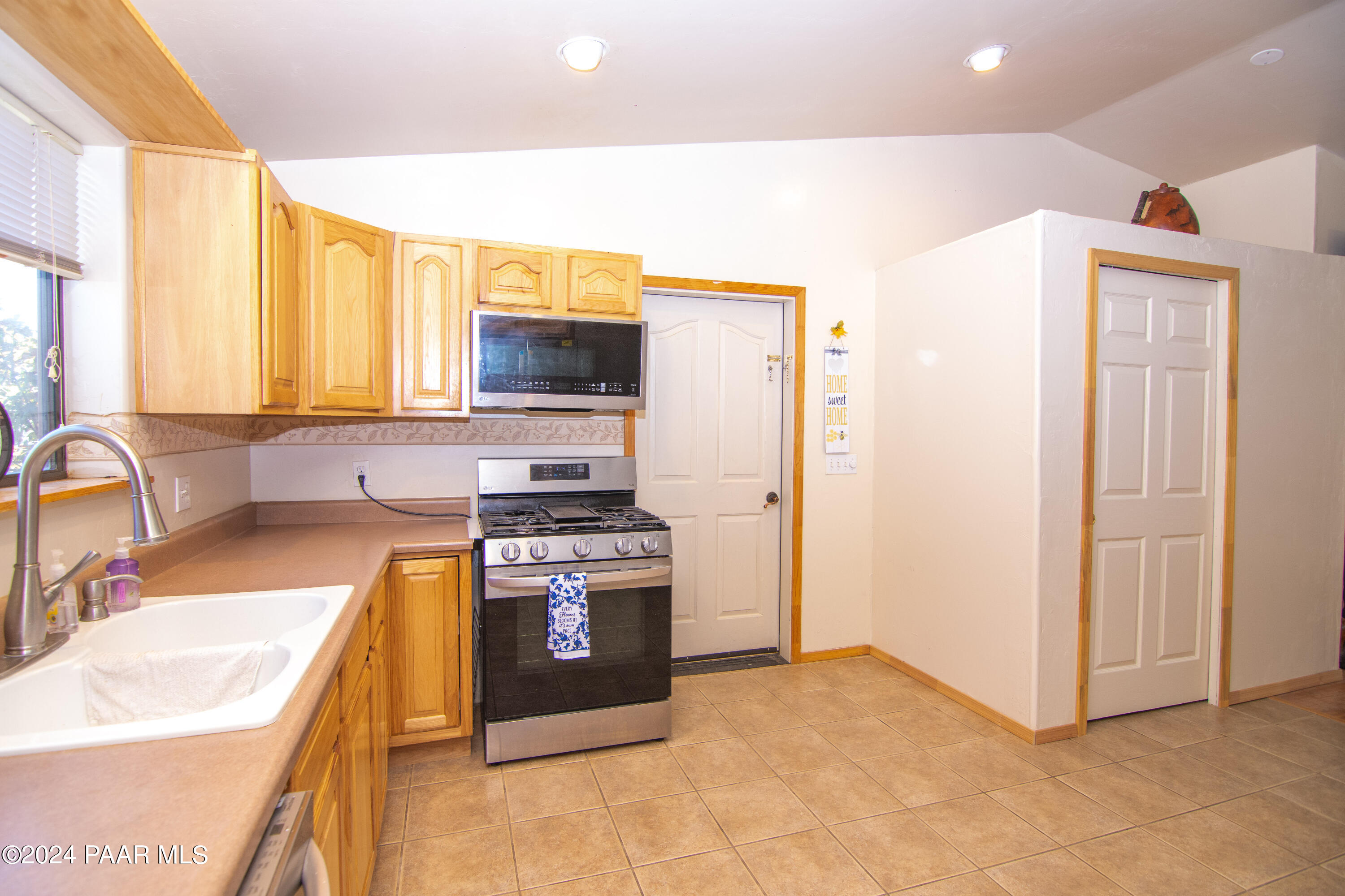 6950 Musgrove Road Skull Valley, AZ 86338 - Photo 10 of 38 Kitchen
