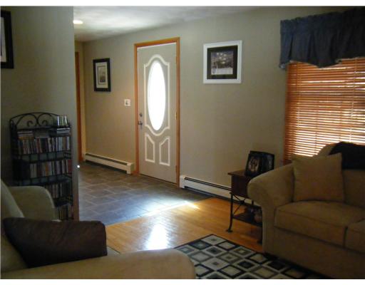 430 New River Road Lincoln, RI 02838 - Photo 9 of 18 Living Room.