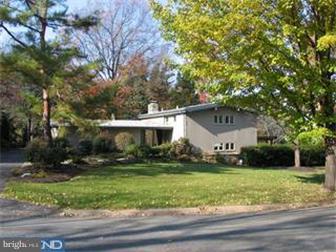 13 Hummingbird Road Wyomissing, PA 19610 - Photo 1 of 6 Gallery Image 1