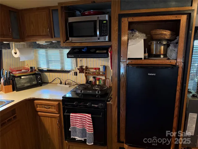 a view of a livingroom with furniture