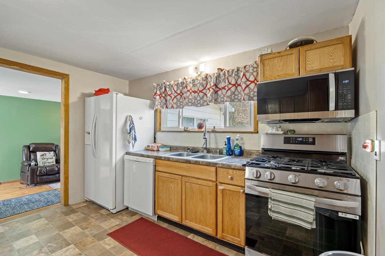 405 Raymond Street Friendship, WI 53934 - Photo 5 of 22