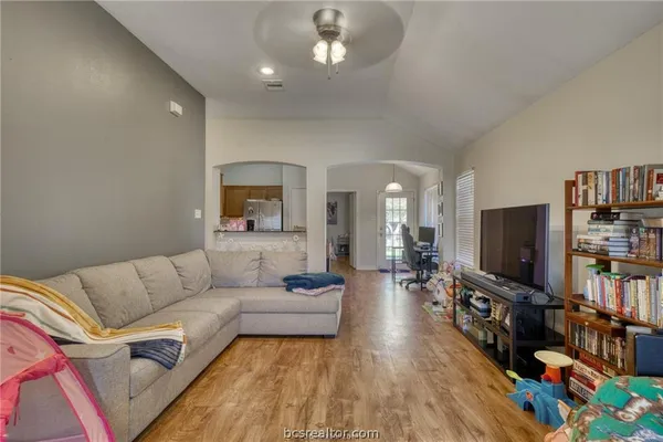 $1,850 | 1015 Fallbrook Loop, College Station, TX 77845