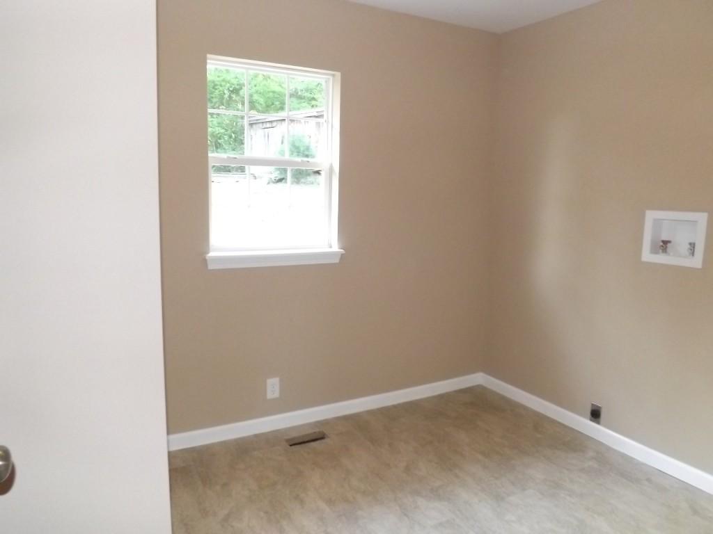 1100 Kings Hill Road, Unit 24 Spring City, TN 37381 - Photo 14 of 27 laundry area