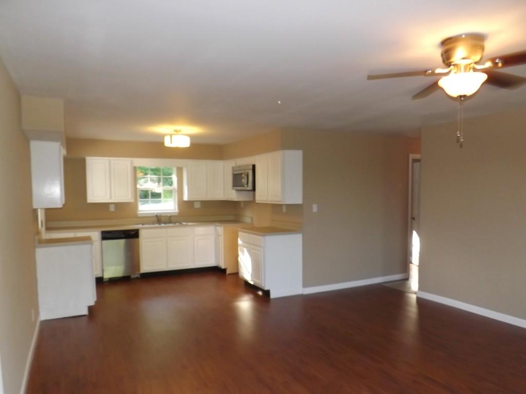1100 Kings Hill Road, Unit 24 Spring City, TN 37381 - Photo 5 of 27 kitchen from living area