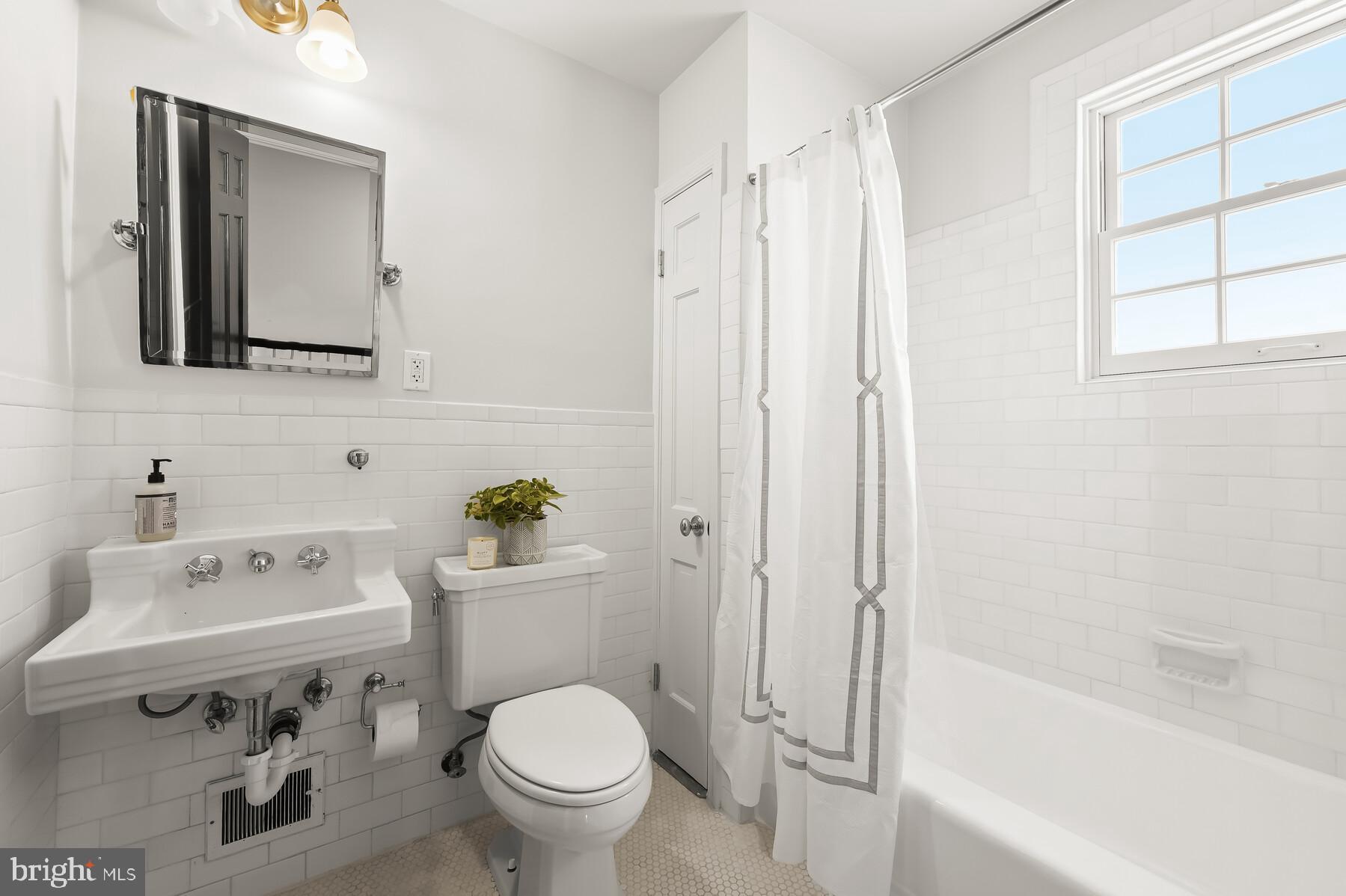 4810 Upton Street Northwest Washington, DC 20016 - Photo 21 of 28
