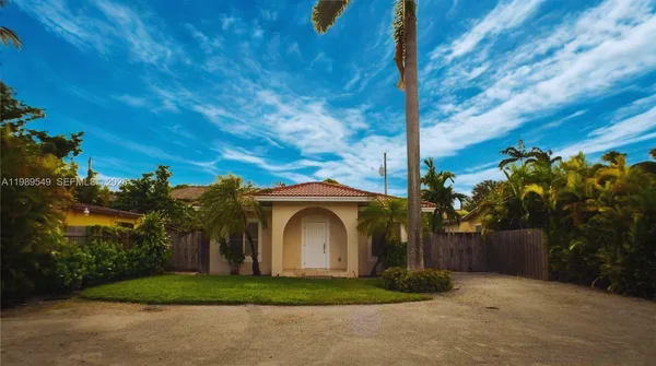 $3,950 | 7048 Southwest 83rd Court, Miami, FL 33143