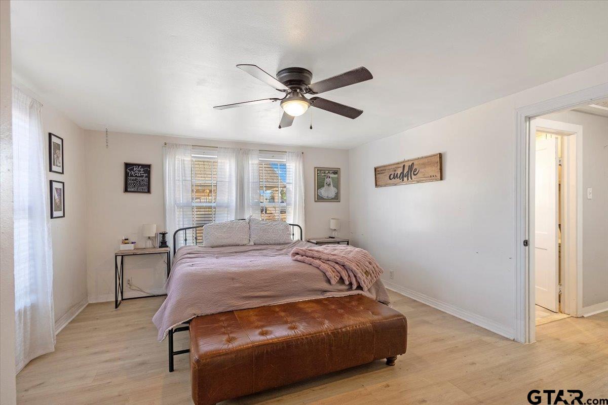 10286 US Highway 69 North Tyler, TX 75706 - Photo 23 of 31 a bedroom with a bed and window