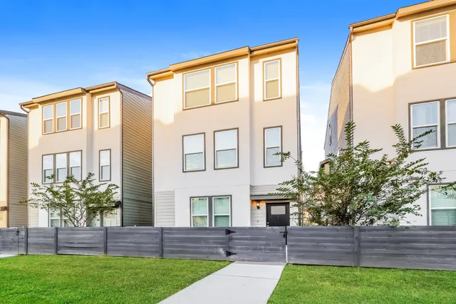 $2,090 | 18427 Idyllic Alley, Shenandoah, TX 77385