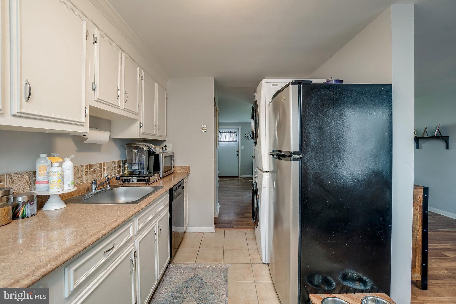3902 Misty View Road Baltimore, MD 21220 - Photo 5 of 27 Updated Counter Top & Backsplash