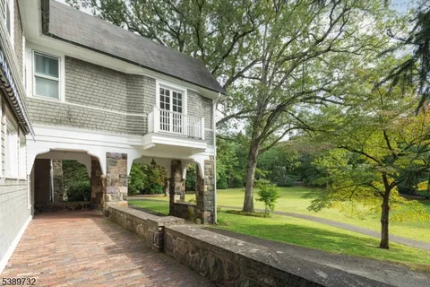 a view of a house with backyard and a tree