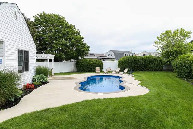 a view of a garden with plants