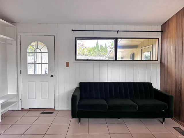 $2,200 | 7102 Woodhue Lane, Fort Wayne, IN 46804