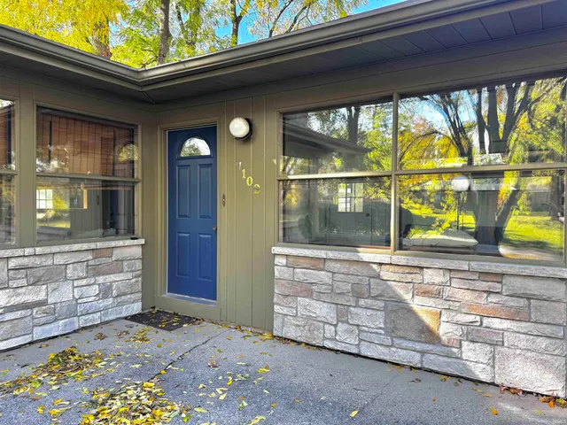 $2,200 | 7102 Woodhue Lane, Fort Wayne, IN 46804