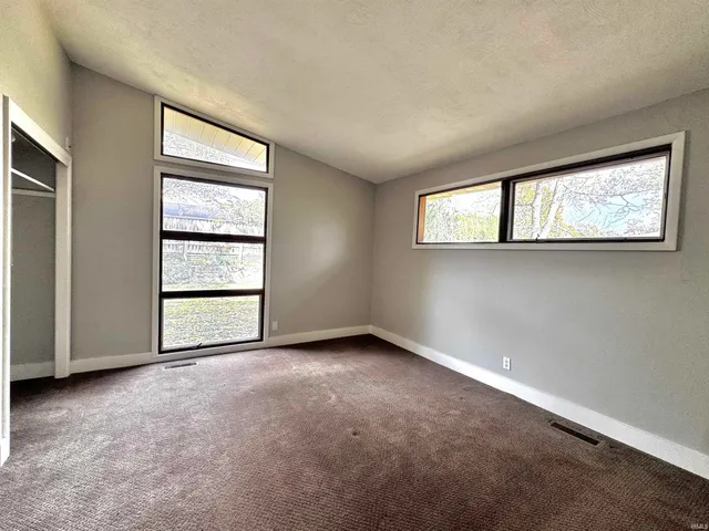 $2,200 | 7102 Woodhue Lane, Fort Wayne, IN 46804