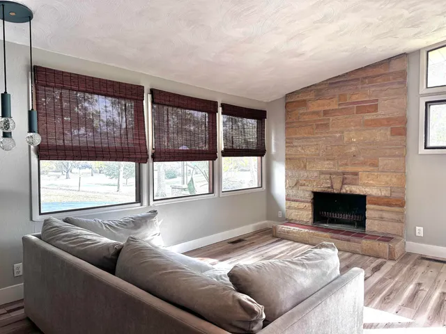 $2,200 | 7102 Woodhue Lane, Fort Wayne, IN 46804