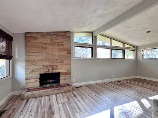 $2,200 | 7102 Woodhue Lane, Fort Wayne, IN 46804