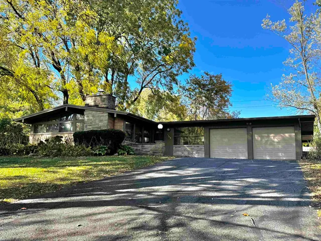 $2,200 | 7102 Woodhue Lane, Fort Wayne, IN 46804