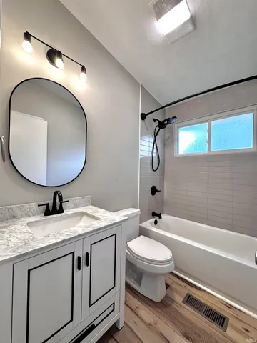 $2,200 | 7102 Woodhue Lane, Fort Wayne, IN 46804