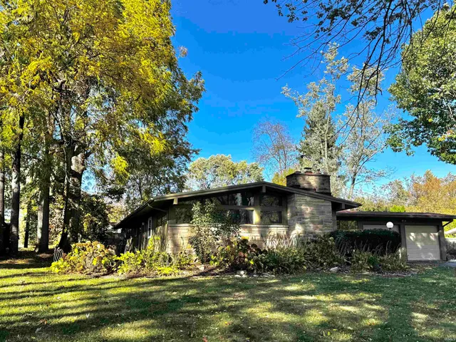 $2,200 | 7102 Woodhue Lane, Fort Wayne, IN 46804