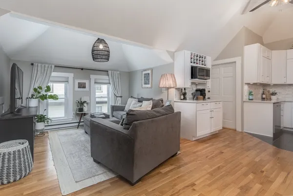 $2,800 | 36 Saxton Street, Unit 3, Boston, MA 02125