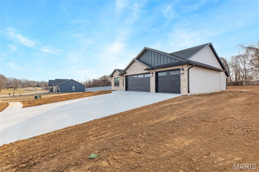 104 Windsor Drive Alton, IL 62002 - Photo 2 of 52