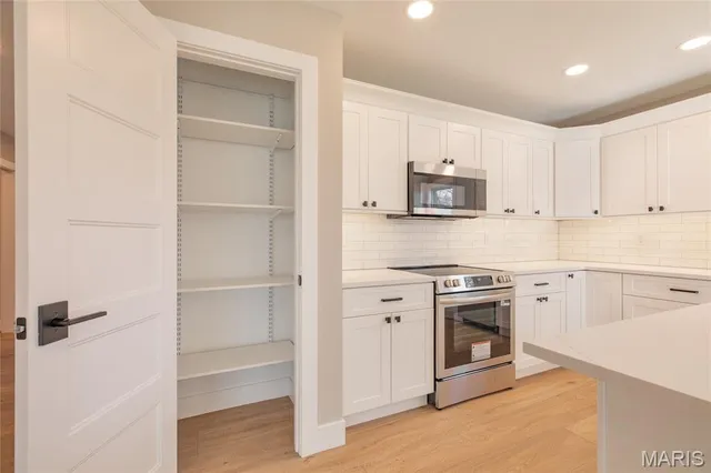 $439,000 | 104 Windsor Drive, Alton, IL 62002