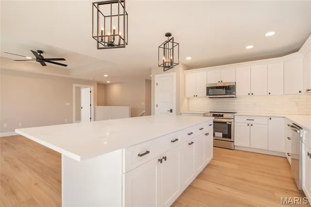 $439,000 | 104 Windsor Drive, Alton, IL 62002