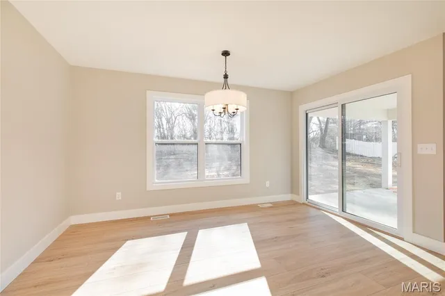 $439,000 | 104 Windsor Drive, Alton, IL 62002